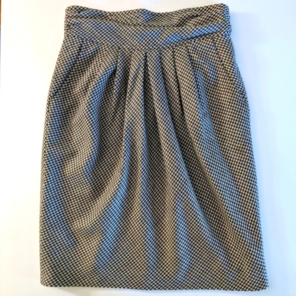 Vintage Escada wool houndstooth midi skirt w folded waistband. Large, 12, 42